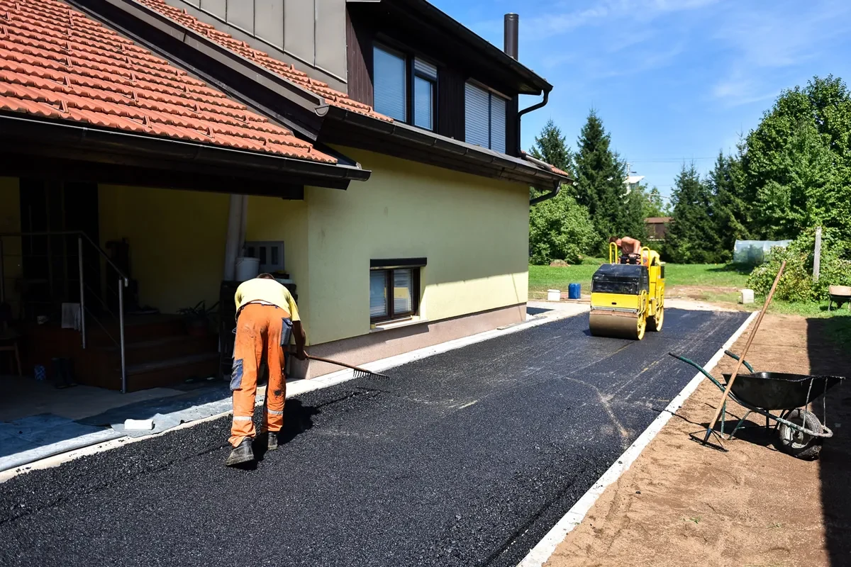 asphalt resurfacing and maintenance service